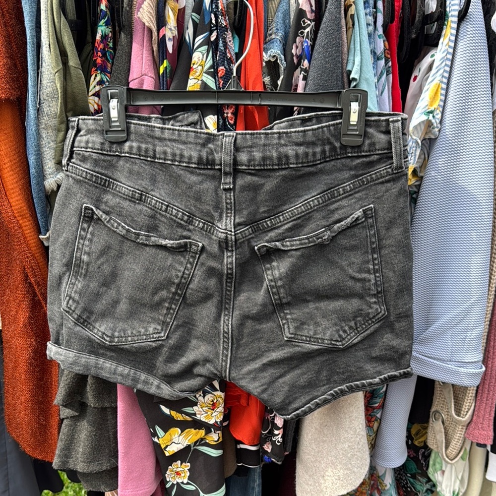 Old Navy Women's Black Denim Shorts - Picture 3 of 3